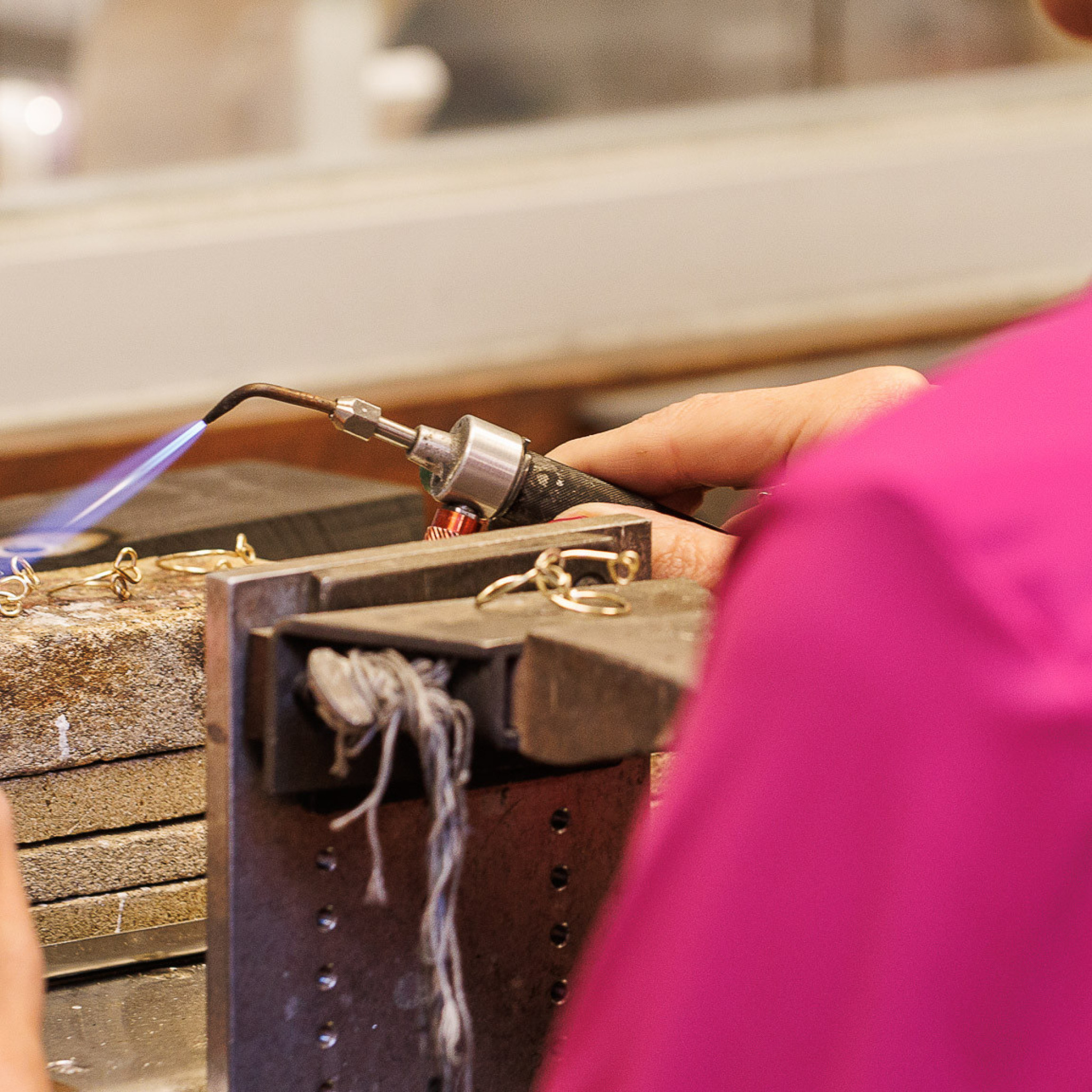 Jet reparatie van gouden sieraden